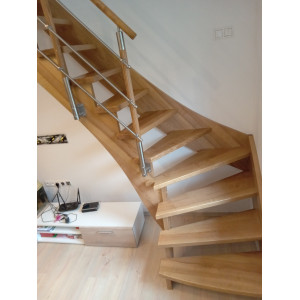 Drevené schody rohové