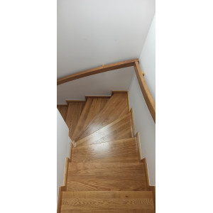 Samonosné Drevené schody s podstupnicami