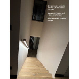 Drevené madlo zábradlia priemer 5,3cm s drážkou 18x7mm č.2