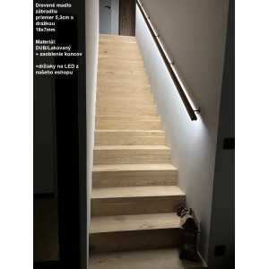 Drevené madlo zábradlia priemer 5,3cm s drážkou 18x7mm č.2