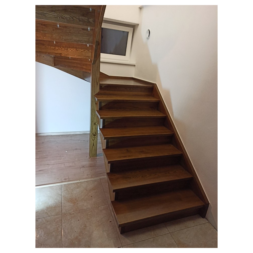 Drevené schody rovné