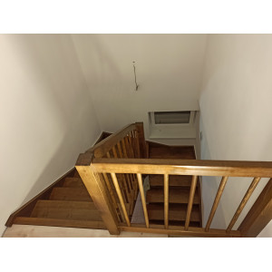 Drevené schody rovné