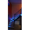 Samonosné drevené schody osvetlené