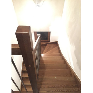 Samonosné drevené schody hnedé