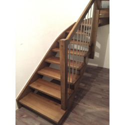 Samonosné drevené schody hnedé