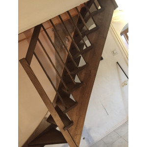Drevené schody rohové